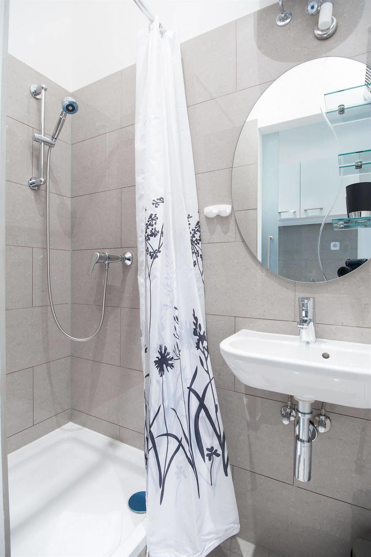 Royal Resort Apartments Westbahnhof Bécs Kültér fotó